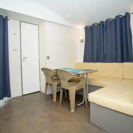约卡马尔露营酒店 罗萨斯